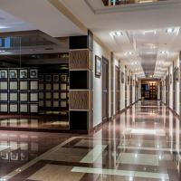 Декоративная отделка премиум класса широкие коридоры Бизнес центр "Архангельск"
